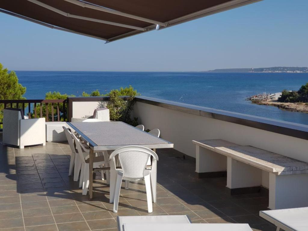 Suite Con Terrazzo Sul Mare E Discesa In Spiaggia A Галлиполи Экстерьер фото